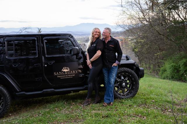 THE PERFECT PLACE TO DISCONNECT AND RECONNECT IN THE SMOKY MOUNTAINS - CONVENIENT TO SEVIERVILLE, PIGEON FORGE, DOLLYWOOD, GATLINBURG AND ALL OF THE AREAS BEST IN SHOPPING, DINING, AND ENTERTAINMENT