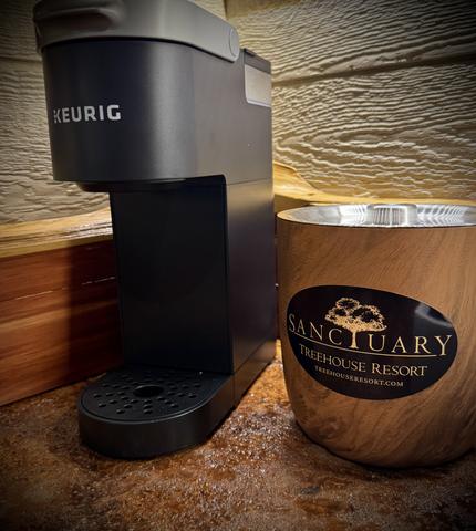 KEURIG COFFEE MAKER - ICE BUCKET - K CUPS PROVIDED - ICE MACHINE IS LOCATED AT THE OUTDOOR COMMUNITY KITCHEN