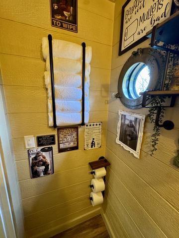 TOILET CLOSET - LUXURY LINENS - PAPER PRODUCTS - PROVIDED