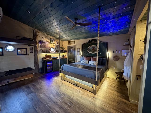19TH HOLE TREE FORT MOUNTAIN VIEW TREEHOUSE STAR LIT ROOM