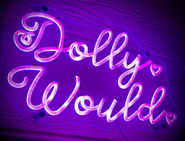 DOLLY WOULD - AND YOU SHOULD - RESERVE PARTON MY MOUNTAINS LUXE TREEHOUSE TODAY! 