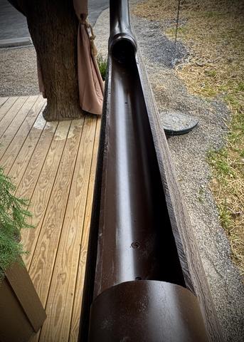 DRINK CHUTE EXIT ON LOWER DECK 