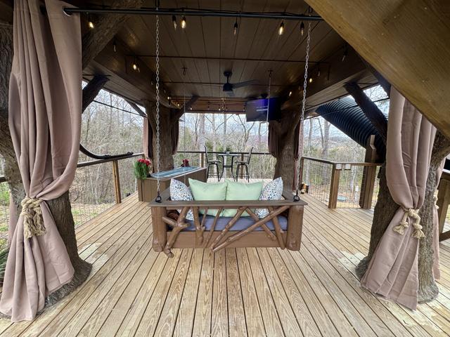 LOWER DECK AT PARTON MY MOUNTAINS LUXE TREEHOUSE