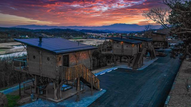SANCTUARY TREEHOUSE RESORT IN THE GREAT SMOKY MOUNTAINS - CONVENIENT TO SEVIERVILLE, PIGEON FORGE, DOLLYWOOD, GATLINBURG AND THE SMOKIES NATIONAL PARK
