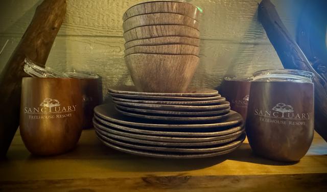 DISHES AND TUMBLERS ARE PROVIDED