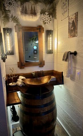 CUSTOM JACK DANIEL'S WHISKEY BARREL SINK - MAGNIFYING MIRROR - HAIR DRYER - TOILETRIES AND LUXURY LINENS PROVIDED