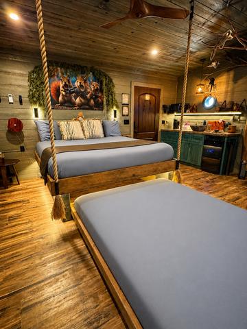 KING BED WITH SECRET ROLL OUT QUEEN WITH A CRANK ON THE WALL - SQUIRRELS GONE WILD TREEFORT TREEHOUSE - SLEEPS 6