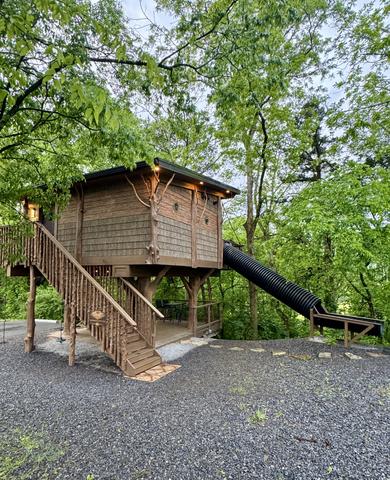 CHASING FIREFLIES TREE FORT TREEHOUSE - CONVENIENT TO PIGEON FORGE, DOLLYWOOD, AND GATLINBURG