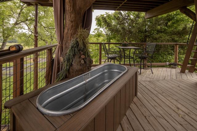 LOWER DECK SOAKING TUB - BUBBLE BATH, ROBES, TOWEL WARMER, AND LINENS PROVIDED