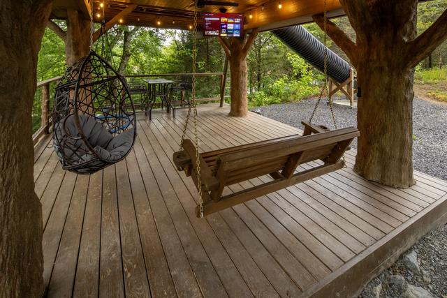 LOWER DECK - CHASING FIREFLIES TREEHOUSE - WHY BOOK THE SAME OLD CABIN OR HOTEL WHEN YOU CAN BOOK A TREEHOUSE "EXPERIENCE!?"