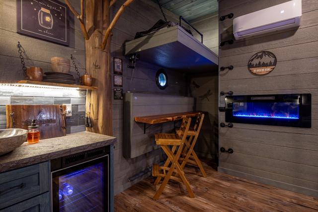 CRANK UP THE LOWER BUNK (INTERACTIVE FEATURE) TO REVEAL A TABLE TOP FOR 2 - EXTRA DINING (FOR 2) OR WORK SPACE
