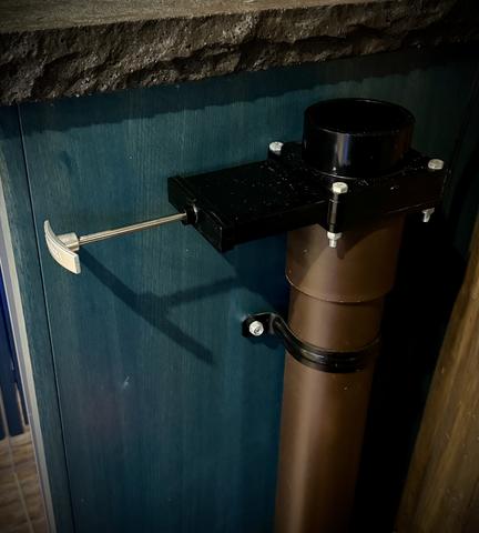 DROP ANY SIZE CAN OR BOTTLE DOWN THE DRINK CHUTE FROM THE KITCHENETTE TO THE LOWER DECK OF YOUR TREEHOUSE