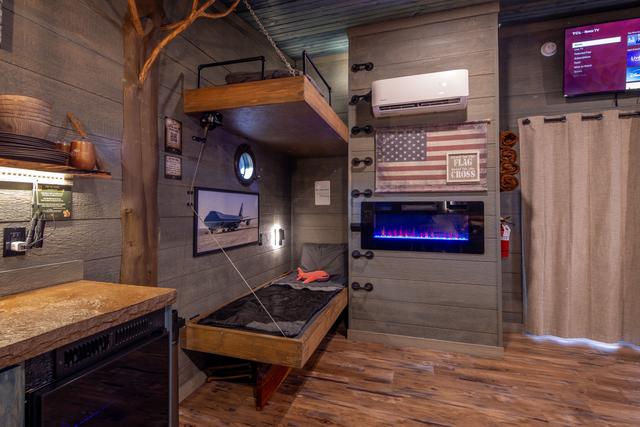 DOUBLE BUNKS - LED FIRE PLACE - READING LIGHTS - USB CHARGE PORTS - PORT HOLE WINDOWS - LUXURY LINENS & SLEEPING BAGS PROVIDED