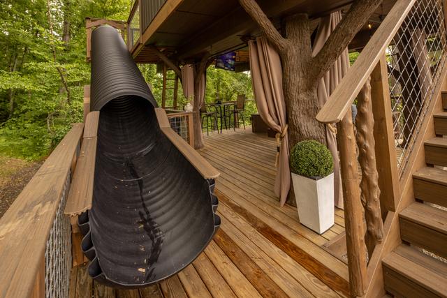 20 - FOOT SLIDE - THE FOUR TREE-SON'S LUXE TREEHOUSE - SLEEPS 4 - WOODED VIEW - SANCTUARY TREEHOUSE RESORT IN THE SMOKY MOUNTAINS