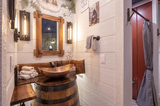 CUSTOM JACK DANIEL'S WHISKEY BARREL SINK - MAGNIFYING MIRROR - HAIR DRYER - TOILETRIES AND LUXURY LINENS PROVIDED