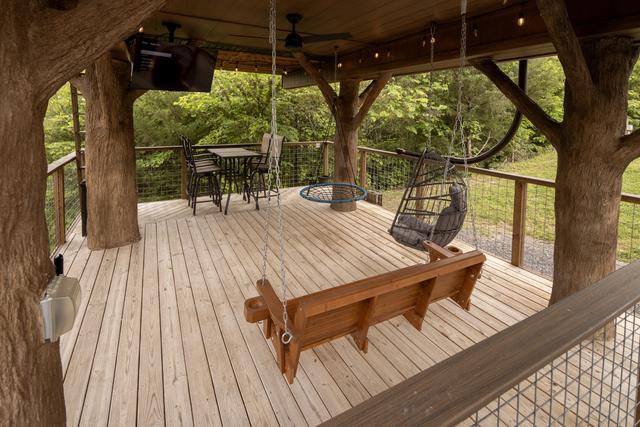 LOWER DECK - 19TH HOLE TREE FORT TREEHOUSE AT SANCTUARY TREEHOUSE RESORT IN THE SMOKY MOUNTAINS