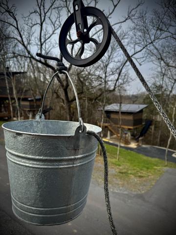 RAISE AND LOWER YOUR FAVORITE SNACKS AND BEVERAGES WITH THE BUCKET PULLEY.
