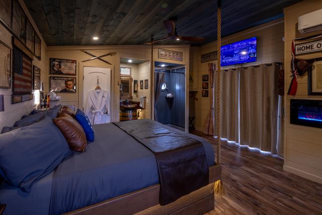 ROOM VIEW - LAND OF THE FREE - HOME OF THE BRAVE TREE FORT DOUBLE TREEHOUSES