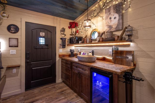 KITCHENETTE - STOCKED KITCHEN - MINI FRIDGE - DRINK CHUTE - COOKING, CLEANING, SERVICE WARE, PAPER PRODUCTS, AND FOOD STOARGE SUPPLIES PROVIDED