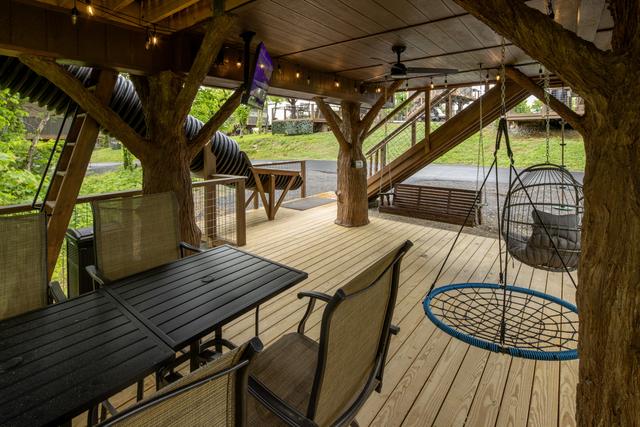 LOWER DECK - DON'T STOP BE-LEAFING TREEFORT TREEHOUSE - SLEEPS 6 - WOODED VIEW - SANCTUARY TREEHOUSE RESORT