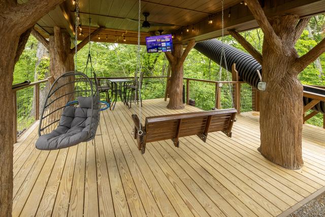 LOWER DECK - DON'T STOP BE-LEAFING TREEFORT TREEHOUSE - SLEEPS 6 - WOODED VIEW - SANCTUARY TREEHOUSE RESORT
