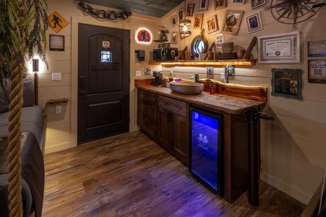 STOCKED KITCHENETTE - WE ARE LOCATED WITHIN 2 MILES OF 6 GROCERY STORES - CANCEL ALL PLANS AND COOK OUT AT YOUR TREEHOUSE