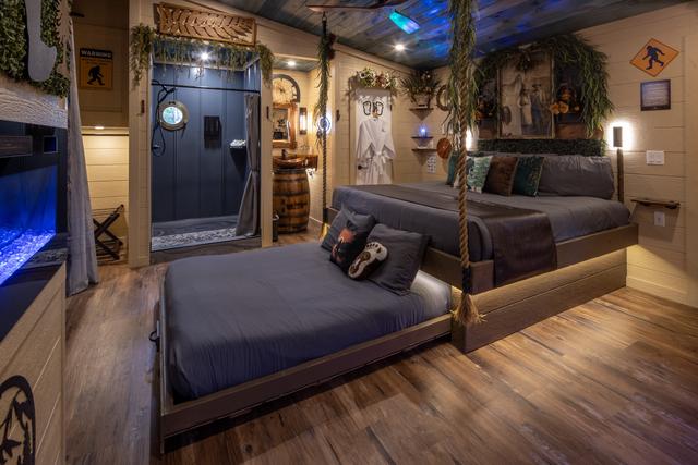CRANK THE WHEEL ON THE WALL TO REVEAL A SECRET ROLL OUT QUEEN BED - LUXURY LINENS ARE PROVIDED - SLEEPS UP TO 6