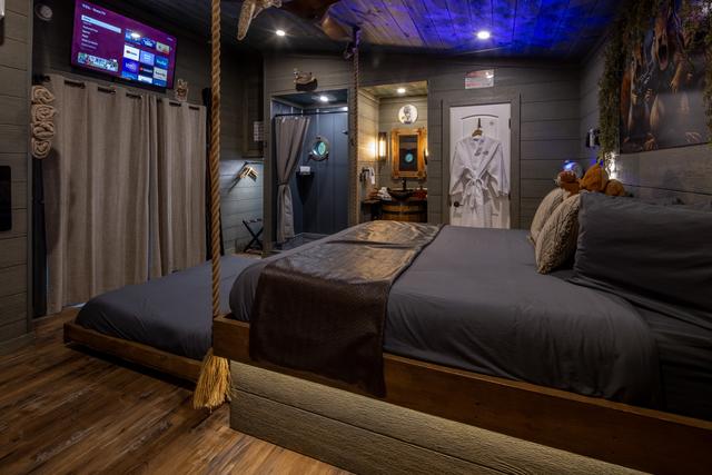 SQUIRRELS GONE WILD TREE FORT TREEHOUSE - SANCTUARY TREEHOUSE RESORT - SLEEPS 6 - WOODED VIEW
