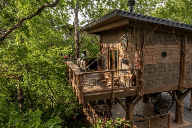 AIR FORT ONE BACK UPPER DECK - SANCTUARY TREEHOUSE RESORT IN THE SMOKY MOUNTAINS - MOUNTAIN VIEW - SLEEPS 6