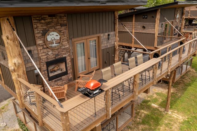 LAND OF THE FREE/HOME OF THE BRAVE - TREEFORT DOUBLE TREEHOUSES - SLEEPS UP TO 12 - CONNECTED WITH A BRIDGE - MOUNTAIN & GOLF COURSE VIEWS - SANCTUARY TREEHOUSE RESORT IN THE SMOKIES