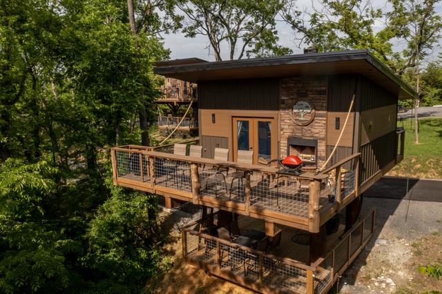 OWL ALWAYS LOVE YOU TREE FORT TREEHOUSE - SLEEPS 6 - WOODED VIEW - SANCTUARY TREEHOUSE RESORT