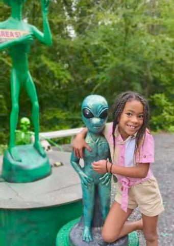 AREA 51 - A FUN PHOTO SPOT ON THE 1-MILE SCAVENGER HUNT TRAIL - INCLUDED WITH EVERY STAY