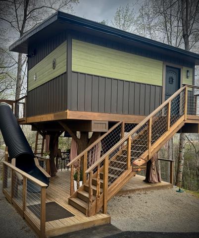THE FOUR TREE-SONS LUXE TREEHOUSE AT SANCTUARY TREEHOUSE RESORT