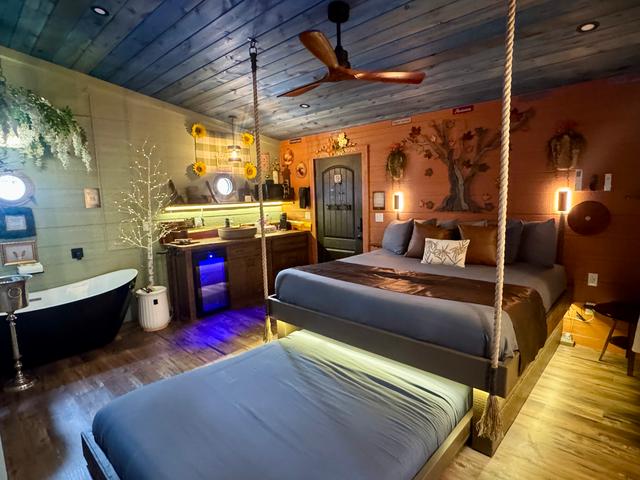 TREEHOUSE ROOM VIEW - THE FOUR TREE-SONS LUXE TREEHOUSE