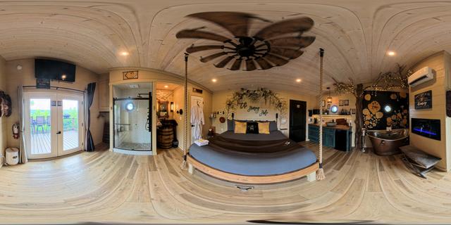 HONEY HOLE LUXE TREEHOUSE AT SANCTUARY TREEHOUSE RESORT IN THE SMOKY MOUNTAINS PANORAMA