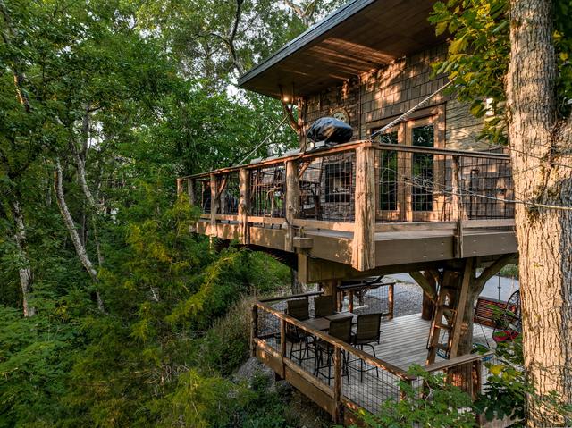 TREE-MENDOUS FUN - SANCTUARY TREEHOUSE RESORT