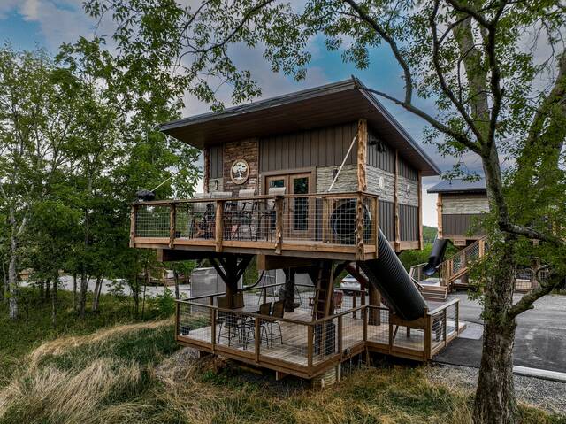 AMONG THE WILDFLOWERS - SANCTUARY TREEHOUSE RESORT