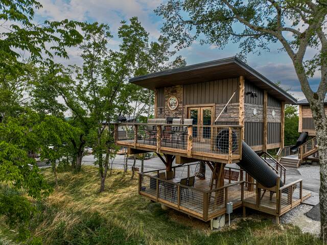 GOOD OLE ROCKY TOP - SANCTUARY TREEHOUSE RESORT