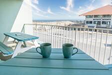 Photo of 2 Bedrooms with beach wiews and in walking distance to Seacrets!