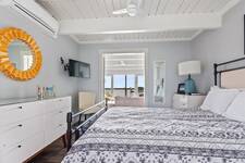 Photo of Relaxing Direct Oceanfront / Beachfront Retreat 