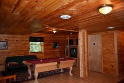 74 Life's a Bear Retreat Rec room with pool table Cable TV 2 futon's