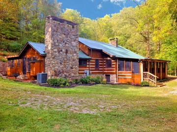The Fish House 3 Bedroom Cabin Rental