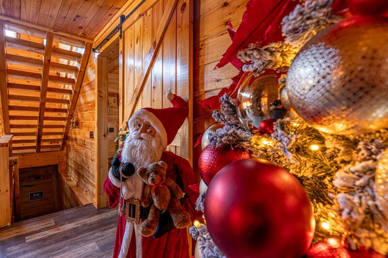 Make memories at this spectacular Smoky Mountains Christmas cabin in Tennessee. at Sunset Peak in Gatlinburg TN