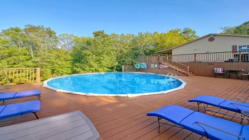 Really nice Sevierville vacation home for rent with a swimming pool. at Bear Splashin Fun in Gatlinburg TN