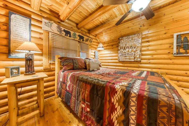 Charming 1 bedroom cabin. at Moose Lodge in Gatlinburg TN