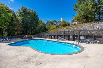 The relaxing Gatlinburg High Chalet Condos swimming pool.