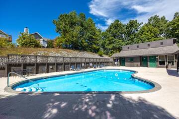 The enjoyable outdoors Gatlinburg High Chalet Condos swimming pool.