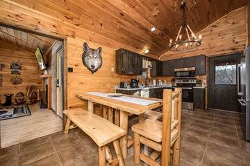Enjoy family dining at your cabin in the Smokies.