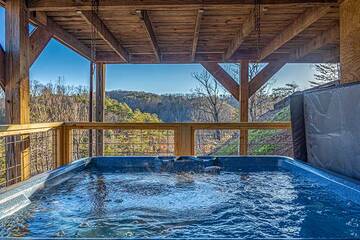 Cabin hot tub in the Tennessee Smoky Mountains.