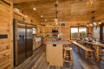 Smokies cabin rental with a fully equipped kitchen.